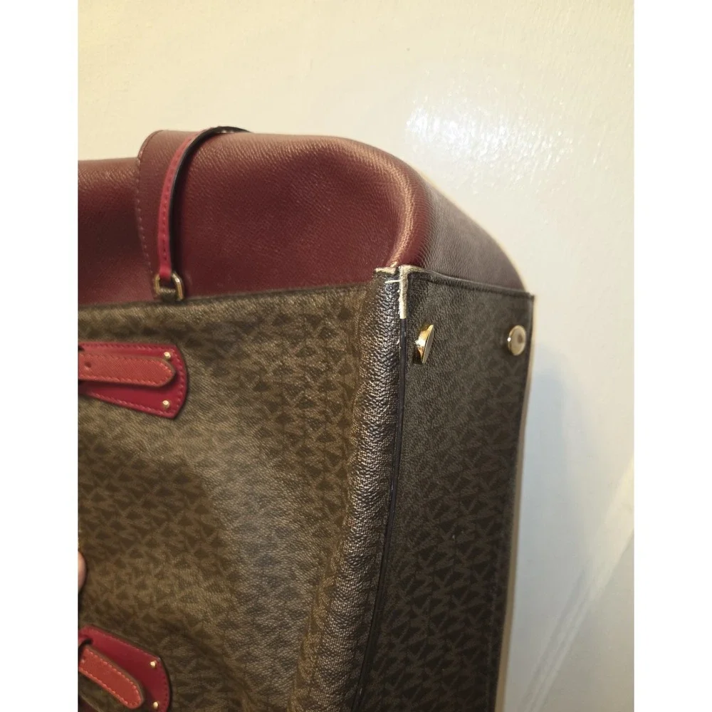 Michael Kors Voyager Berry Medium Logo Tote Bag